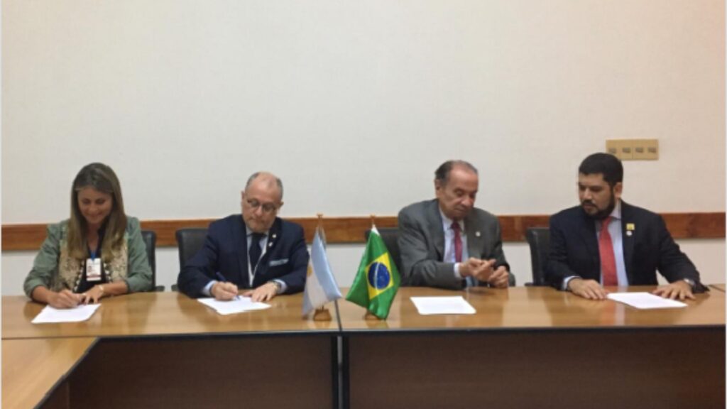 November 8th, the National Administration of Drugs, Foods, and Medical Technology (ANMAT) of Argentina and the National Health Surveillance Agency (ANVISA) of Brazil signed the ﬁrst mutual recognition agreement on certiﬁcates for medical products.